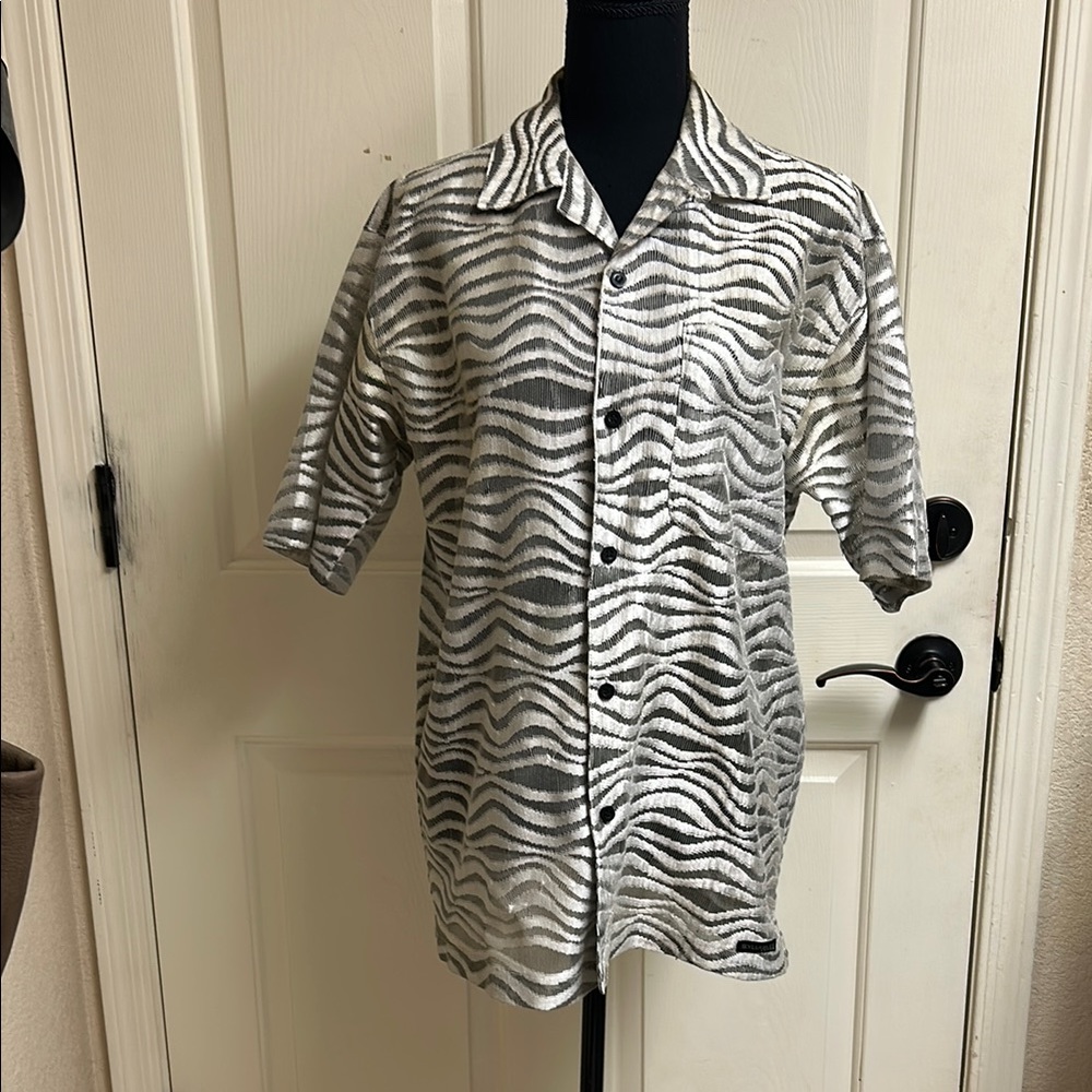 SYLLABLES System Small Zebra Print Tan Short Sleeve Shirt, EUC